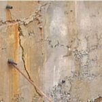 संगमेश्वरमध्ये मुंबई-गोवा महामार्गाच्या मोरीला तडे, रस्त्याला धोका; निकृष्ट कामांमुळे जनता संतप्त