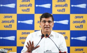 दिल्लीचे तीन वेळा मुख्यमंत्री राहिलेल्या केजरीवालांचे नाव कसे मॅप करता आले नाही? निवडणूक आयोगाला आपचा सवाल