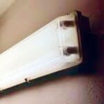 टय़ूबलाइटवर खूप धूळ साचली? हे करून पहा