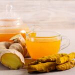 हळदीमध्ये एक चिमूटभर ‘हा’ मसाला मिसळा, आरोग्याला मिळतील भरपूर फायदे