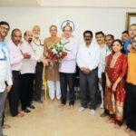 मुंबई पोर्ट ट्रस्ट कर्मचारी पतपेढीवर भगवा, विजयी शिलेदार मातोश्रीवर; उद्धव ठाकरे यांनी केले अभिनंदन