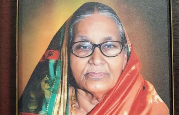 Vijay Wadettiwar mother