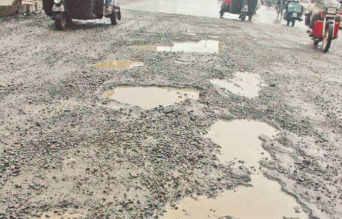 ahilyanagar-roads-full-of-potholes-citizens-outraged-ahead-of-ganesh-festival ahilyanagar-roads-full-of-potholes-citizens-outraged-ahead-of-ganesh-festival