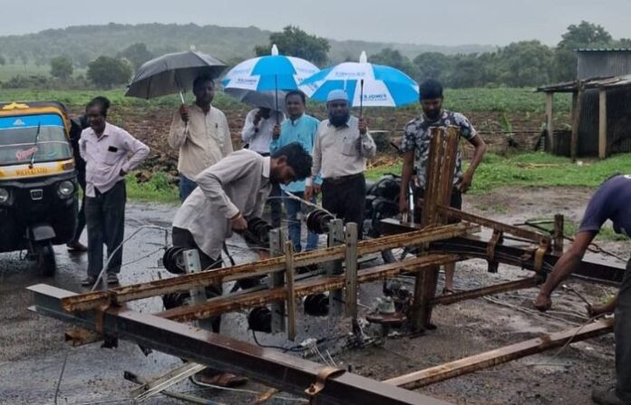 mahadiscom-efforts-to-restore-power-in-udgir-amid-heavy-rain