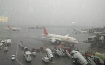 मुंबईत पावसामुळे विमान वाहतुकीवर परिणाम; १७ उड्डाणे रद्द, तर ३०० हून अधिक विमानांना विलंब