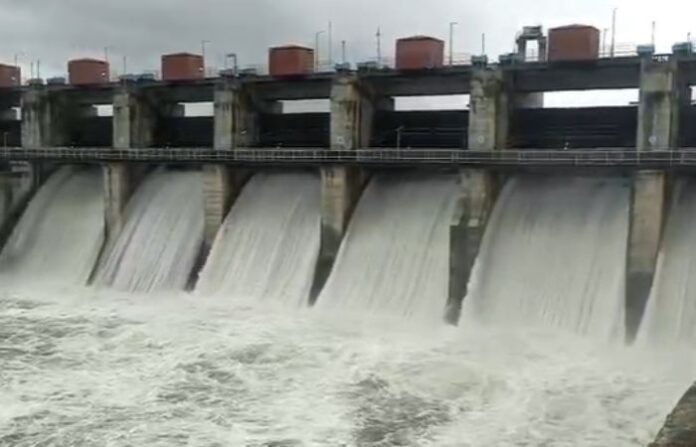 rain-update-manjara-dam-increases-water-release-opens-6-gates-by-0-25-metre