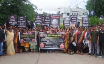 shirpur-tribal-march-turns-violent-mob-attacks-police-officer-with-knife