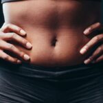 नाभीमध्ये तूप घालण्याचे आश्चर्यकारक फायदे, महिलांनी हा उपाय करुन पाहायला हवा