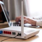 रेफ्रिजरेटरच्या वर वायफाय राउटर ठेवणे योग्य आहे का?