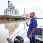 ताजमहलला पुराचा वेढा