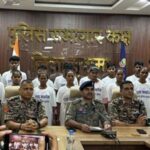 छत्तीसगडमध्ये 20 नक्षलवाद्यांनी केलं आत्मसमर्पण, 9 महिलांसह 11 पुरुषांवर होतं 33 लाख रुपयांचं बक्षीस