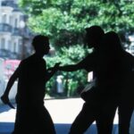 लेख – किशोरवयीन पिढी हिंसक का बनतेय?