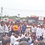 अहिल्यानगर-संभाजीनगर रस्त्याची खड्डयांनी चाळण, संतप्त नागरिकांचा घोडेगावात ‘रास्ता रोको’