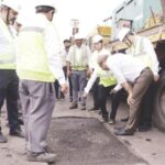 खड्ड्यांनी पुरती ‘वाट’ लावली, वर्षभरात अटल सेतूची चाळण!