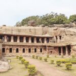 शैलगृहांच्या विश्वात – लयनकथा