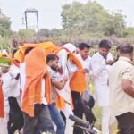 मनोज जरांगे यांच्या बैठकीत उठला आग्या मोहोळ