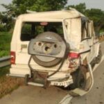 रस्त्यावर उभ्या असलेल्या एसयूव्हीला अज्ञात वाहनाची धडक, 4 जणांचा मृत्यू; 3 जण जखमी