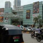 बेकायदा पार्किंगमुळे गोरेगाव ऑबेरॉय मॉलजवळ वाहतूककोंडी, शिवसेनेची कारवाई करण्याची मागणी