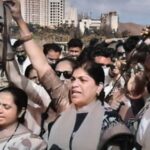 परिवहनमंत्री प्रताप सरनाईकांविरोधात वसईतील शिवसैनिक आक्रमक, काळ्या फिती दाखवत ’50 खोके एकदम ओके’च्या घोषणा