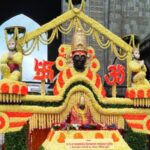 Photo – तुळजाभवानी मंदिरात फुलांची आकर्षक सजावट