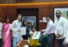 worlds-second-shortest-girl-from-chandrapur-gets-recognition-certificate