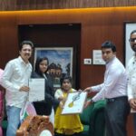 worlds-second-shortest-girl-from-chandrapur-gets-recognition-certificate