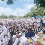 बाईक टॅक्सी परवान्याविरोधात रिक्षा, कॅबचालक आक्रमक, भीक द्या, भीक द्या, टेस्ला मंत्र्यांना भीक द्या! आझाद मैदानात तीव्र आंदोलन