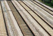 सीएसएमटी-कुर्ला पाचव्या-सहाव्या मार्गिकेचे काम सुसाट, धारावीतील रहिवासी प्रकल्पाआड येणारी घरे रिकामी करणार; याचिकाकर्त्यांची हायकोर्टात माहिती