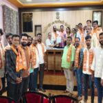 Ratnagiri News – शिवसेना शेतकऱ्यांसाठी रस्त्यावर; तहसीलदार कार्यालयासमोर जोरदार निदर्शन