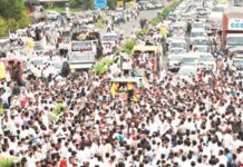 शेतकरी आंदोलनाचा भडका; नागपुरात रेल रोको, नेते रस्त्यावर झोपले! आज मुख्यमंत्र्यांशी चर्चा