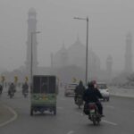 दिल्ली-एनसीआरमध्ये GRAP-1 निर्बंध लागू, १५ वर्षांपेक्षा जुन्या पेट्रोल वाहनांवर घालण्यात आली बंदी