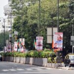 मुंबईतील रस्त्यांवर पोस्टरबाजीला ऊत, सत्ताधाऱ्यांकडूनच नियम-कायदे धाब्यावर; वाहतूक आणि पादचाऱ्यांच्या सुरक्षेला धोका