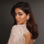 Photo – व्हाइट कॉर्सेटमध्ये अनन्या पांडेची खास झलक