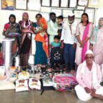 फडणवीस सरकार, जरा लाज वाटू द्या; निराधारांनी दिला कुटुंबाला जगण्याचा आधार! भीक मागून मिळालेल्या पैशातून उभा केला पूरग्रस्ताचा संसार