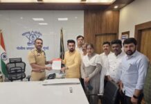 बोगस नावे घुसवणाऱ्या अधिकाऱ्यांना अटक करा! नवी मुंबईत मतदार यादी विक्रीला? मनसेची पोलीस आयुक्त कार्यालयावर धडक