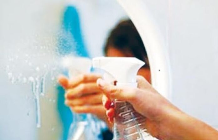 mirror cleaning
