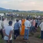 विसर्जनाहून परतत असताना ट्रॅक्टर ट्रॉली तलावात कोसळली, 10 जणांचा मृत्यू; अनेक जण बेपत्ता