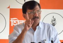 शिंदेंचा पक्ष भाजपचं अंगवस्त्र, त्यांचा मालक दिल्लीत असल्यानं त्यांना वारंवार जावं लागतं; संजय राऊत यांचा हल्लाबोल
