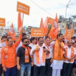 पालकमंत्री विमानात, नागरिक खड्ड्यात! रत्नागिरीकरांसाठी शिवसेना उतरली रस्त्यावर