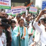 मेट्रो स्थानकांच्या नावावरून काँग्रेस आक्रमक, देवी-देवता व महापुरुषांचा अपमान खपवून घेणार नाही! सिद्धिविनायक मंदिर स्थानकासमोर तीव्र आंदोलन