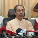 पंतप्रधानांचा दौरा सुरळीत व्हावा म्हणून शेतकऱ्यांच्या तोंडाला पानं पुसावीत तसं पॅकेज जाहीर केलं, उद्धव ठाकरे यांचा आसूड कडाडला; पॅकेजची घोषणा ही इतिसातील सगळ्यात मोठी थाप