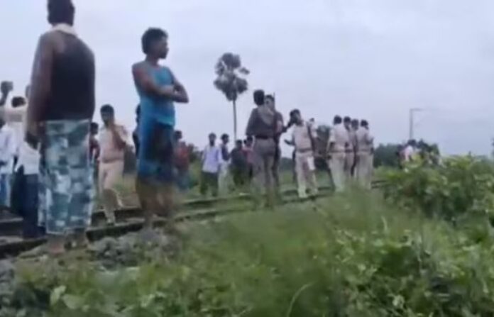 vande-bharat-train-hits-youths-three-killed-many-injured-in-purnia-bihar