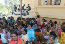 बिबट्याच्या हल्लात 5 वर्षांच्या चिमुकलीचा मृत्यू, 12 तासांनंतर आढळला मृतदेह; संतप्त ग्रामस्थांनी गाव, शाळा बंद ठेवत नोंदवला निषेध