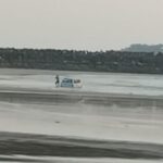 Ratnagiri News – हुल्लडबाजी आली अंगलट; आंजर्ले येथील समुद्राच्या पाण्यात कार बुडाली