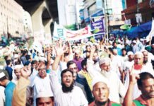 हसीना समर्थकांचे ‘ढाका लॉकडाऊन’, बांगलादेशात बॉम्बस्फोट… जाळपोळ