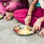 जमिनीवर बसून जेवण करण्याचे काय फायदे आहेत?