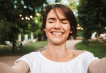 हॅपी हार्मोन्स वाढवण्यासाठी नेमकं काय करायला हवं?