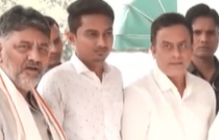 Karnataka Congress Crisis Deepens Shivakumar Camp MLAs in Delhi G Parameshwara Joins CM Race