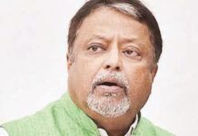 तृणमूलचे नेते मुकुल रॉय यांची आमदारकी रद्द, कोलकाता उच्च न्यायालयाचा निर्णय