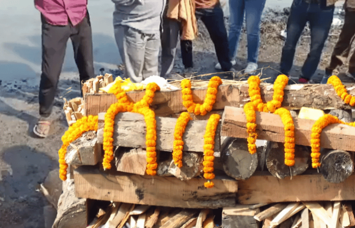 Plastic Dummy Used in Fake Cremation Unmasks Rs 50 Lakh Insurance Scam in UP